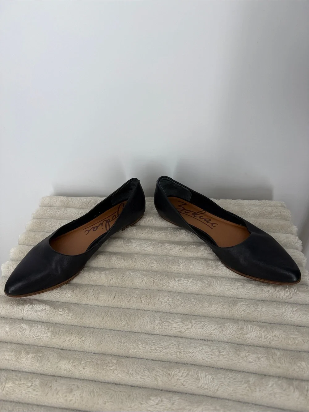 Zodiac women's "Hill" pointed toe flats in black leather size 7.5 - Picture 3 of 8